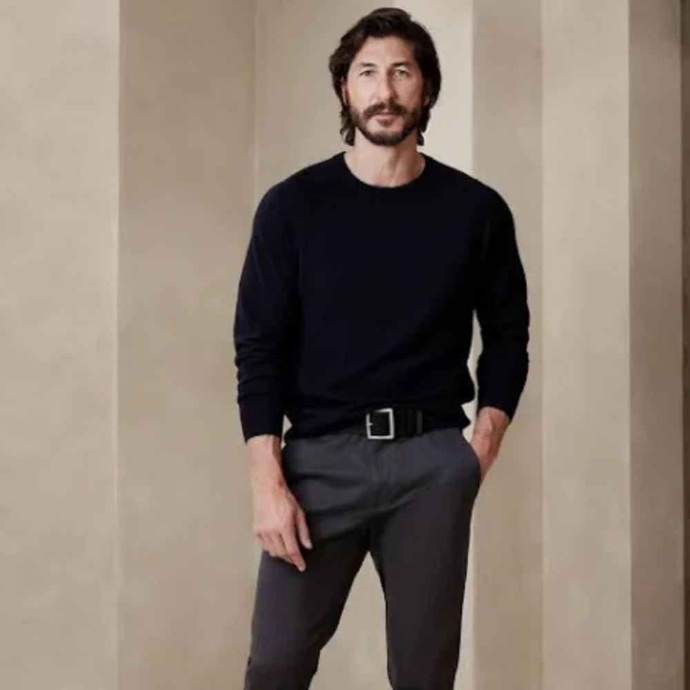 Banana Republic Men's Crewneck Pullover with Elbow Pad